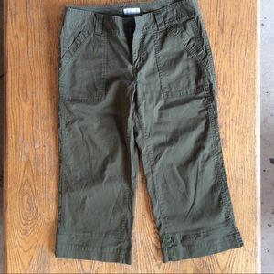 Columbia women’s Capri pants size 4 olive green